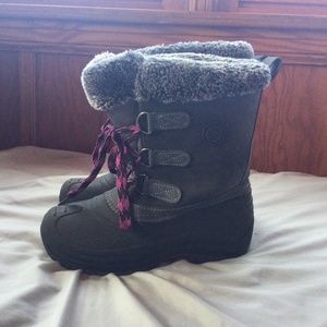 Snow boots
